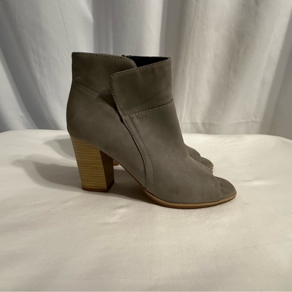 BC (Born in California) Gray Heeled Booties - Size 8.5 - Picture 3 of 10